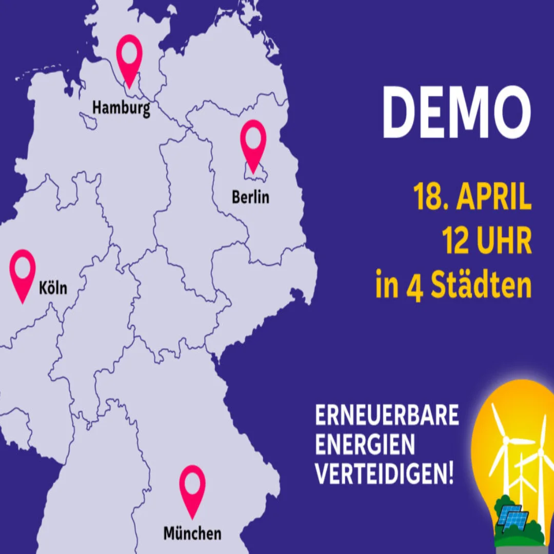 Das Bild zeigt die Landkarte Deutschlands. Eingezeichnet sind die Bundesländer und die vier Städte Berlin, Hamburg, Köln und München.In einer skizzierten Glühbirne stehen drei Windräder und zwei Solarpanels. Text: "Demo, 18. April 2026, 12 Uhr in vier Städten. Erneuerbare Energien Verteidigen!".